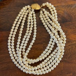 Vintage Carolee pearl necklace